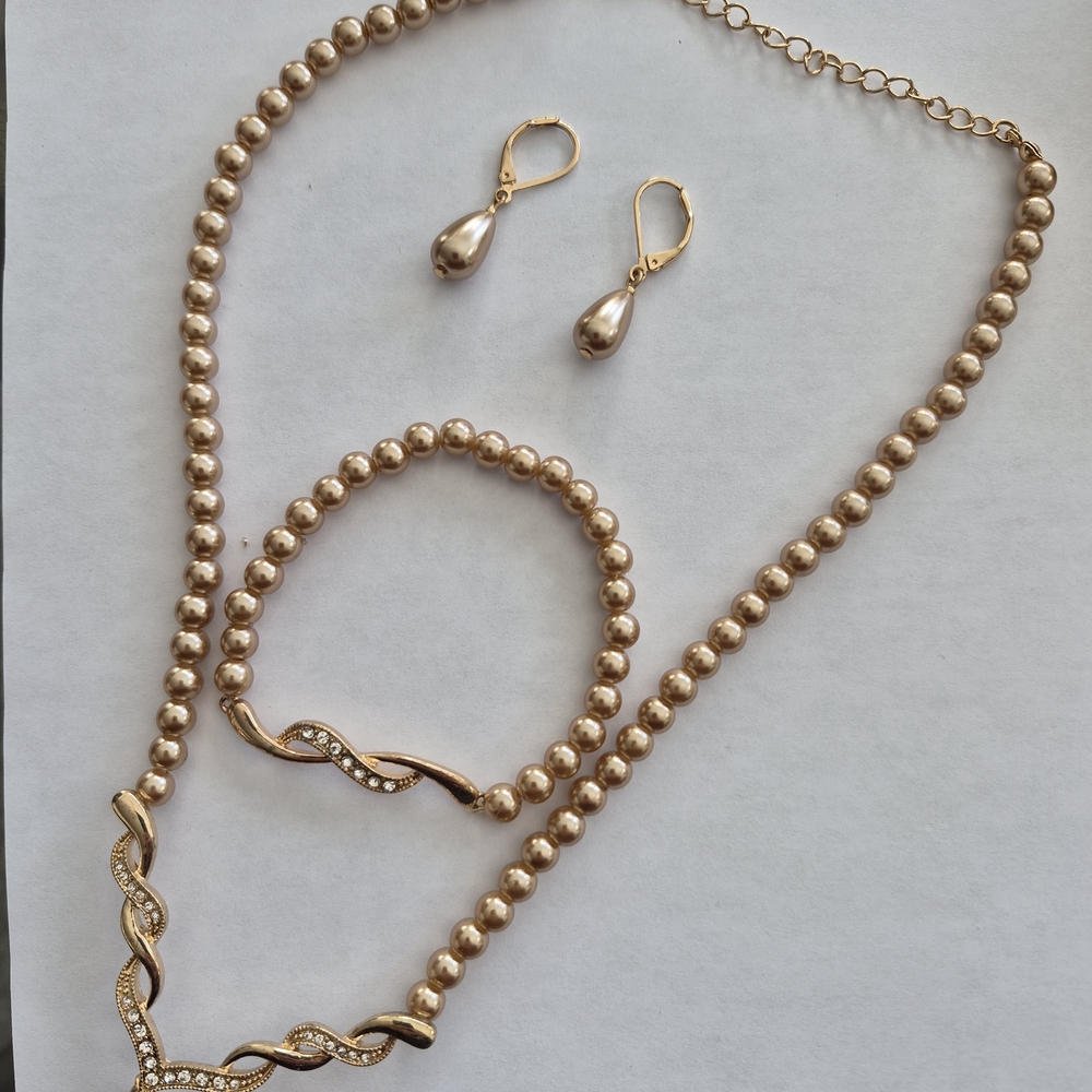 Gold Pearl Necklace Set